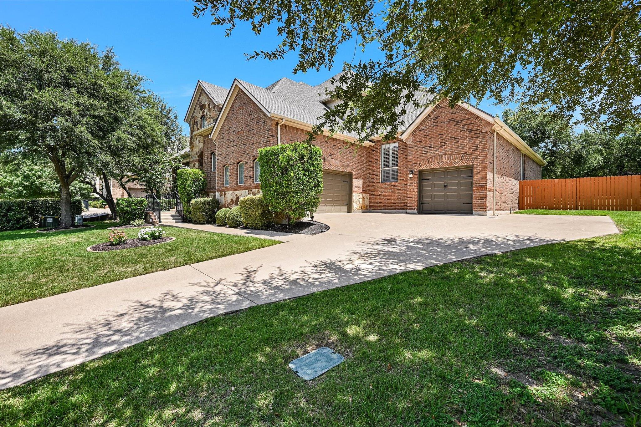 560  Aspen Dr photo 7