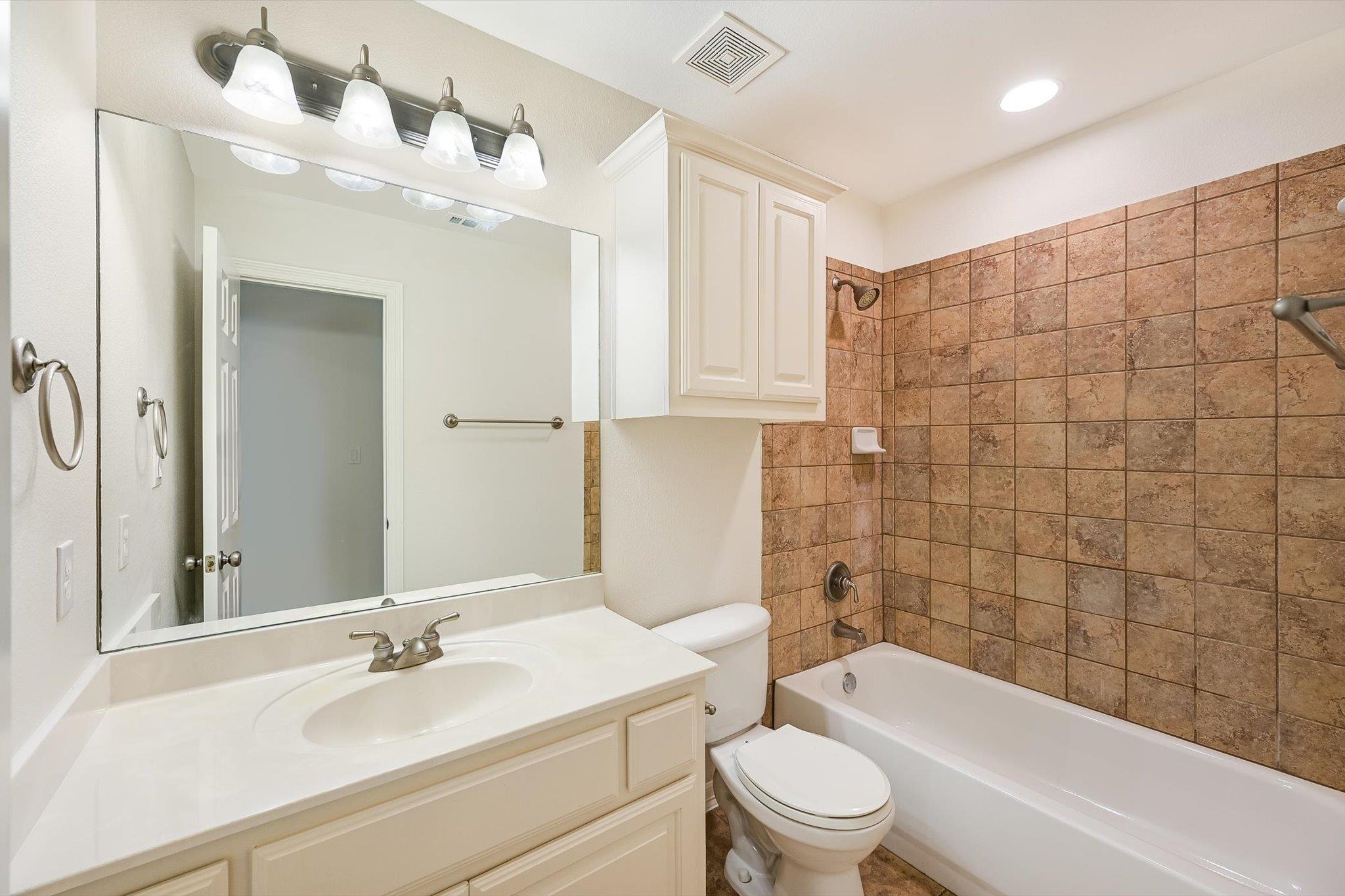 560  Aspen Dr photo 32