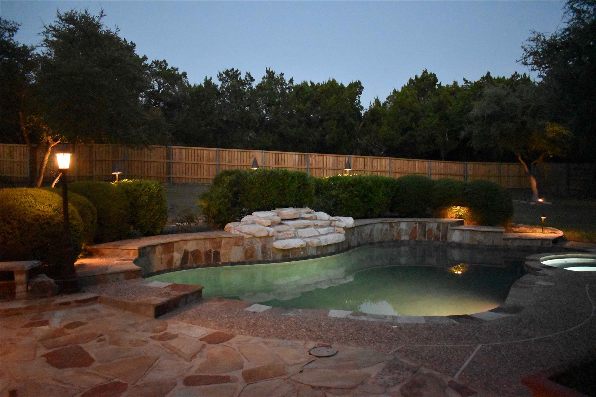560  Aspen Dr photo 39