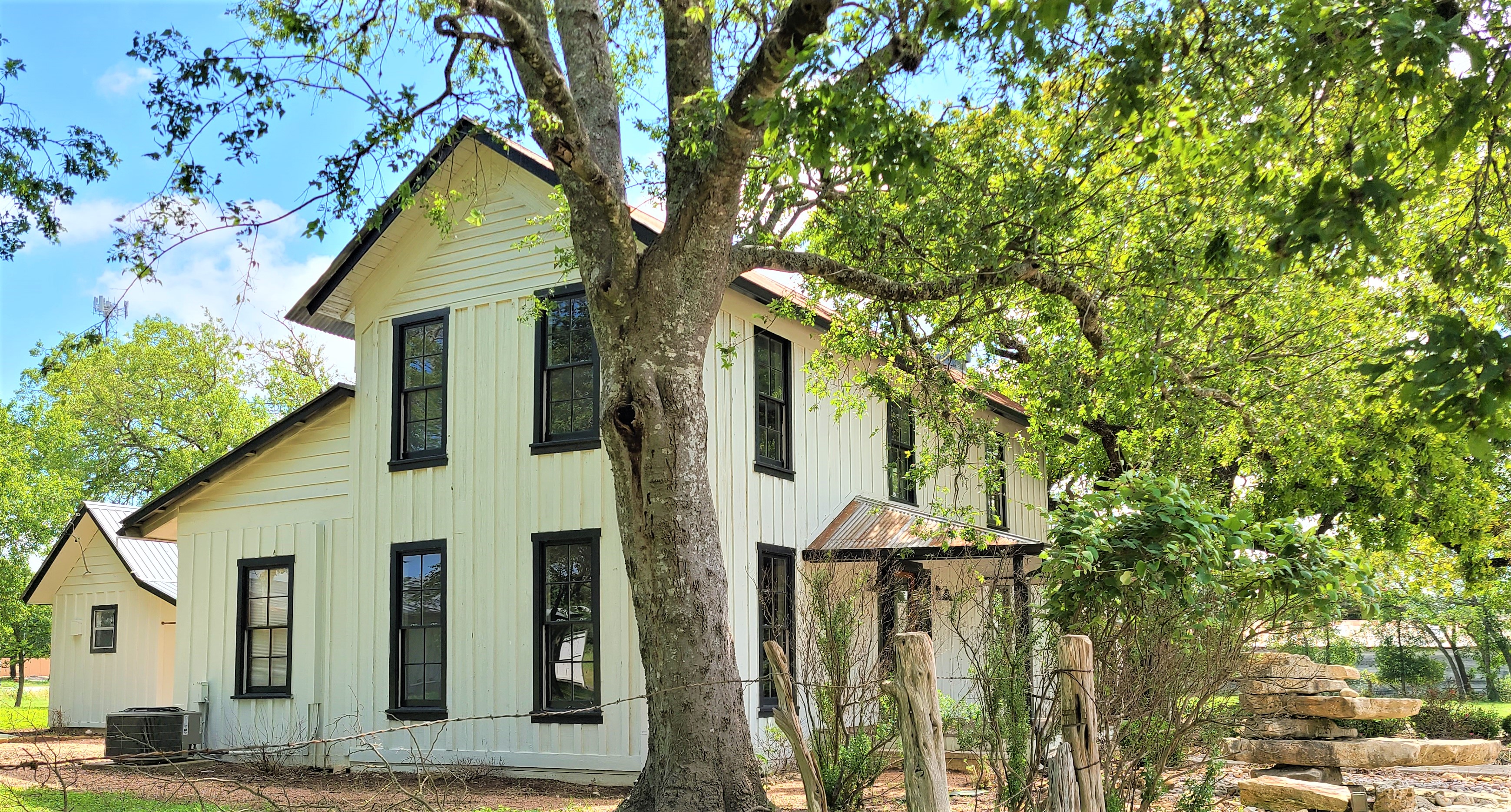 2201 W 290 Highway Unit #B in Dripping Springs, Texas